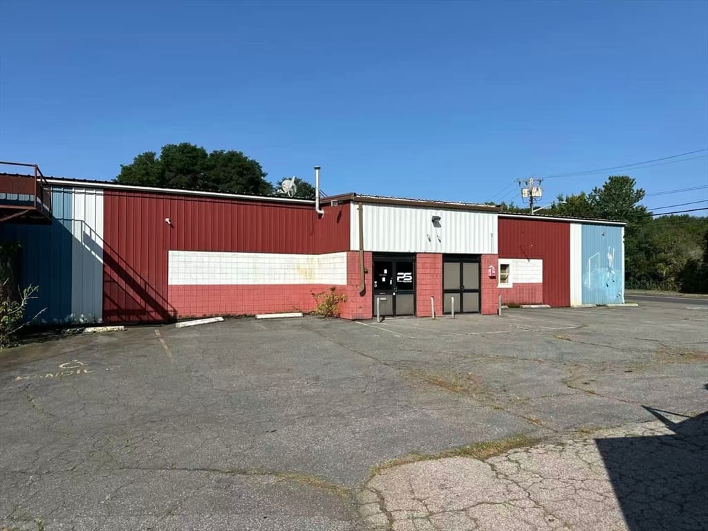 424 Nash Rd, New Bedford MA 02746