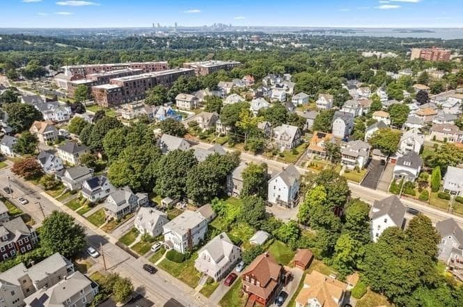 4 Family at 183 Whitwell St, Quincy MA 02169, Quincy, photo 12 of 16