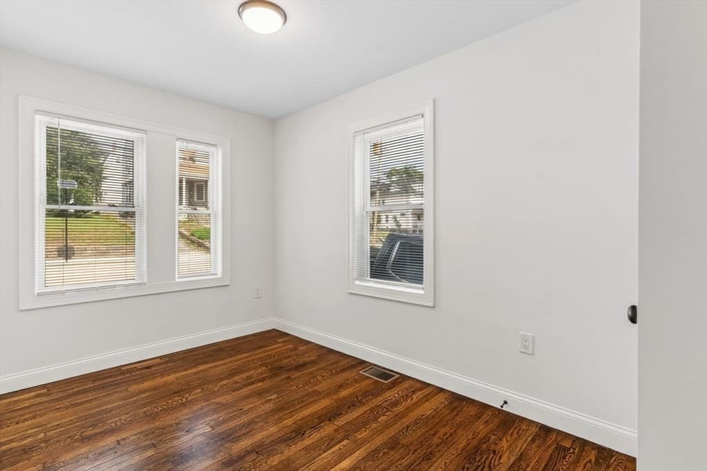 4 Family at 183 Whitwell St, Quincy MA 02169, Quincy, photo 8 of 16