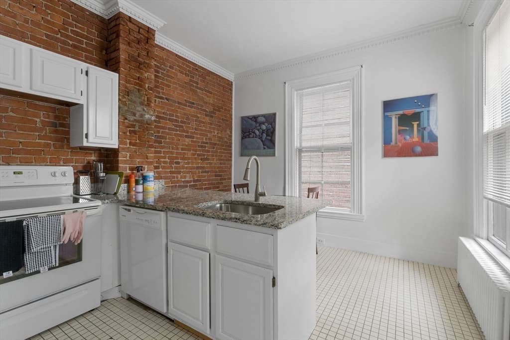 3 Family at 407A Broadway, Cambridge MA 02138, Cambridge, photo 11 of 36