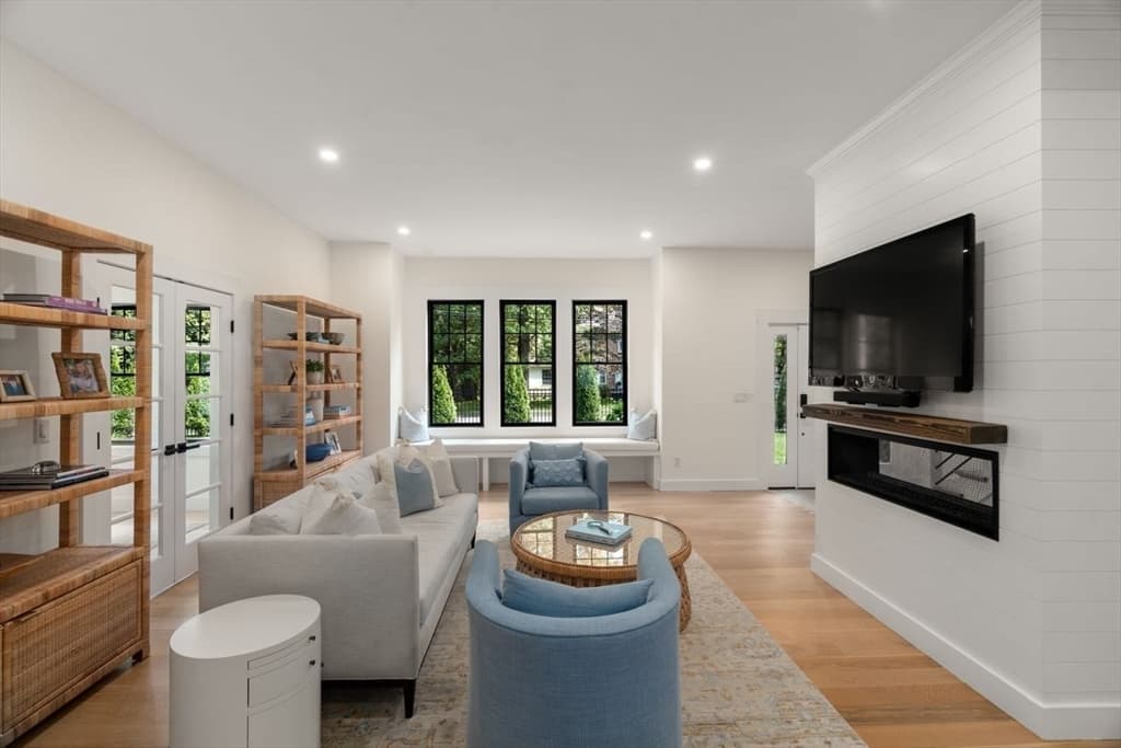 283 Walnut Street, Wellesley MA 02481 photo 5
