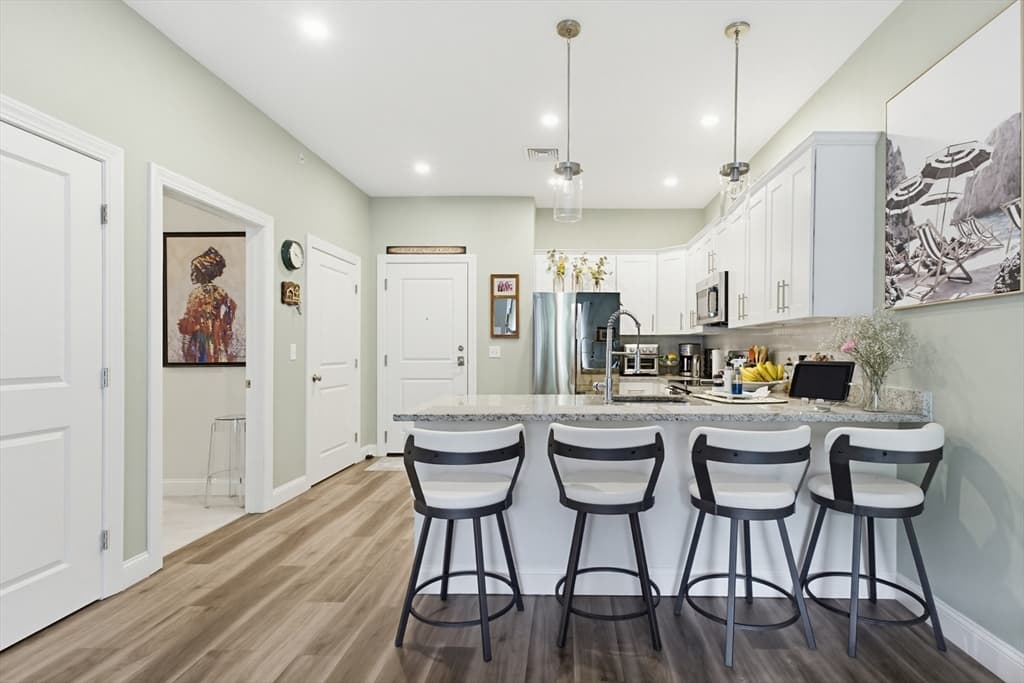 Condominium at 3307 Briarwood Vlg # 3307, Clinton MA 01510, photo 6 of 33