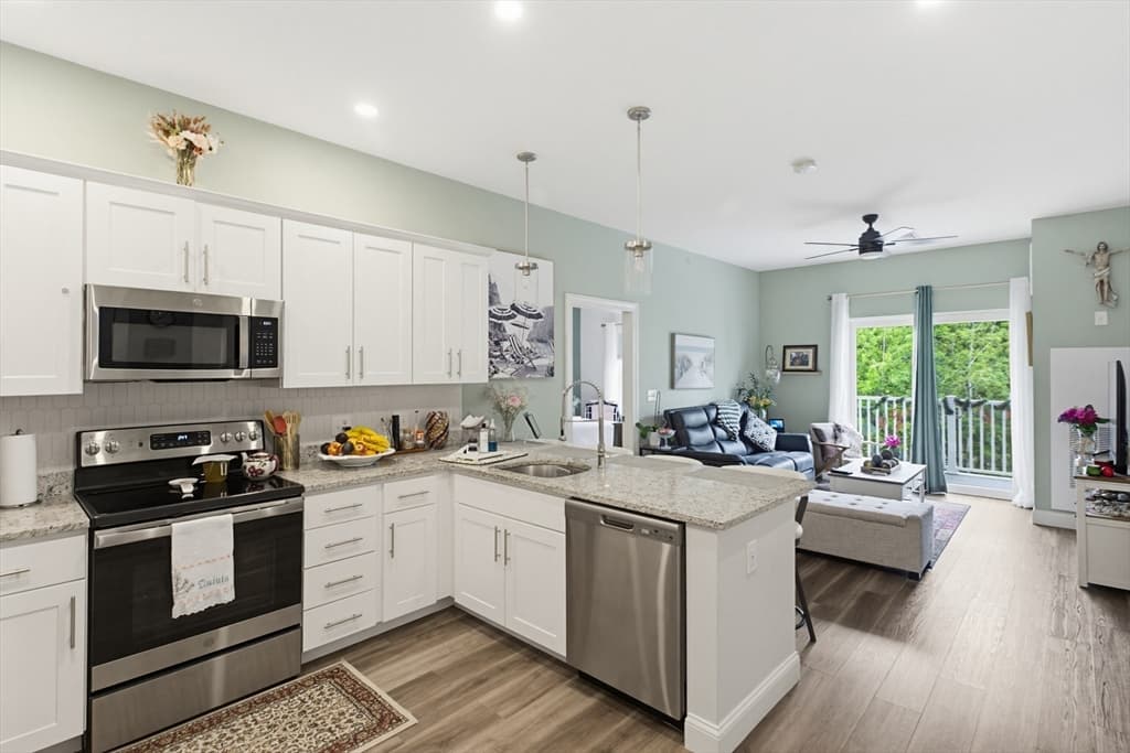 Condominium at 3307 Briarwood Vlg # 3307, Clinton MA 01510, photo 7 of 33