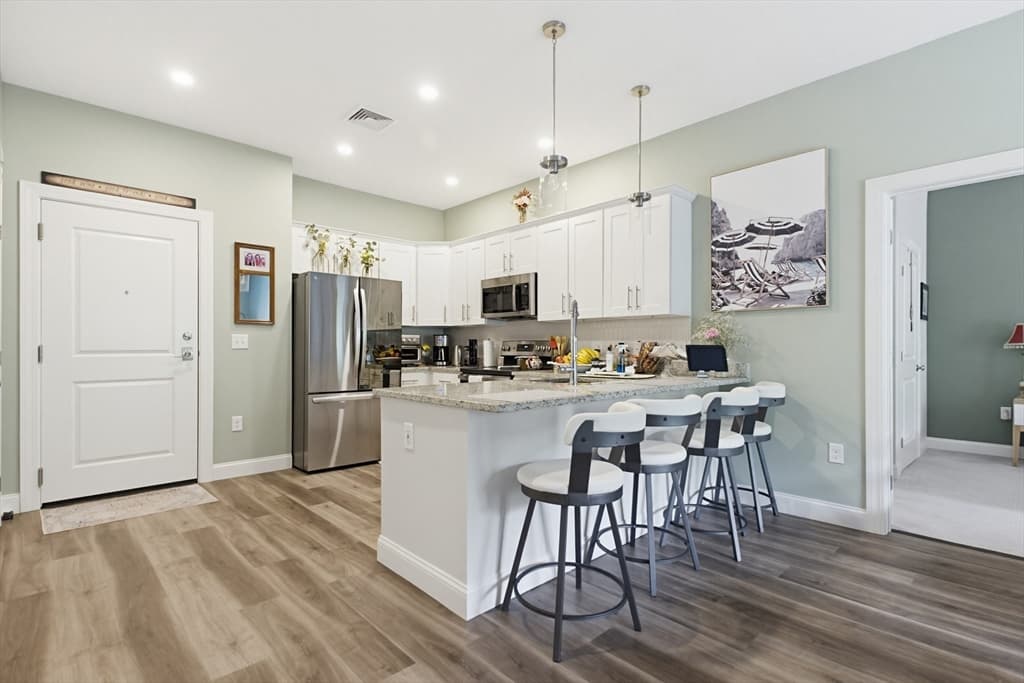 Condominium at 3307 Briarwood Vlg # 3307, Clinton MA 01510, photo 5 of 33