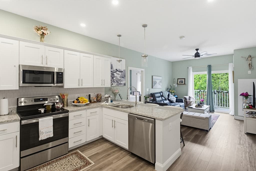 Condominium at 3307 Briarwood Vlg # 3307, Clinton MA 01510, photo 10 of 33