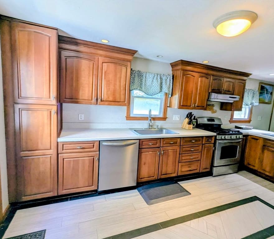 373 Hancock St, Abington MA 02351 photo 2