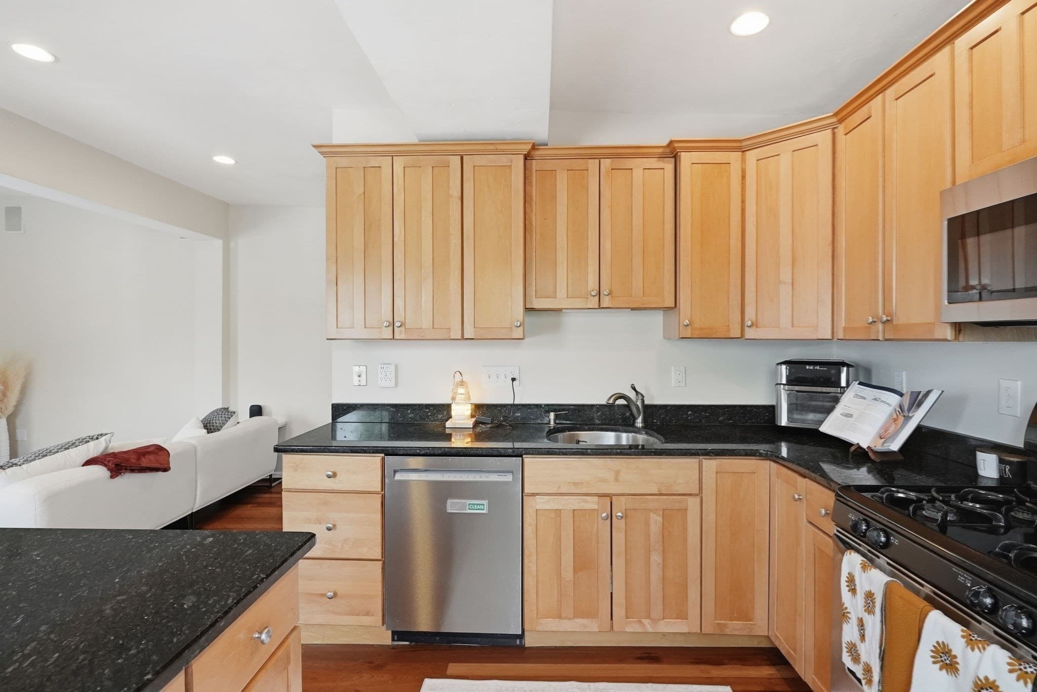 Condominium at 841 Saratoga St # 3, Boston MA 02128, Boston, photo 5 of 27