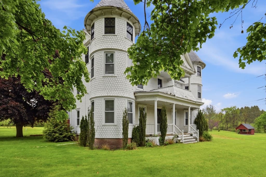 482 Holyoke St, Ludlow MA 01056 photo 2