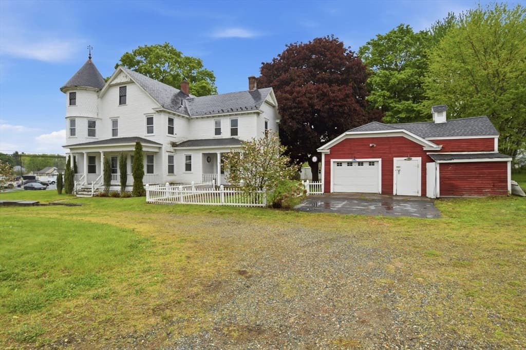 482 Holyoke St, Ludlow MA 01056 photo 3