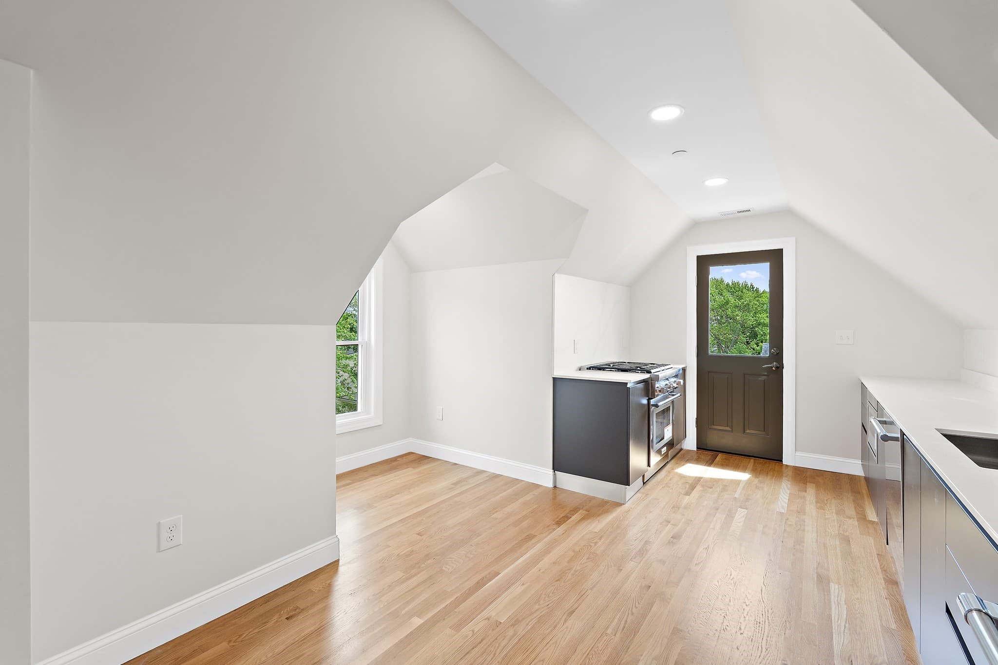 Condominium at 12 Foskett St # 3, Somerville MA 02144, photo 11 of 13