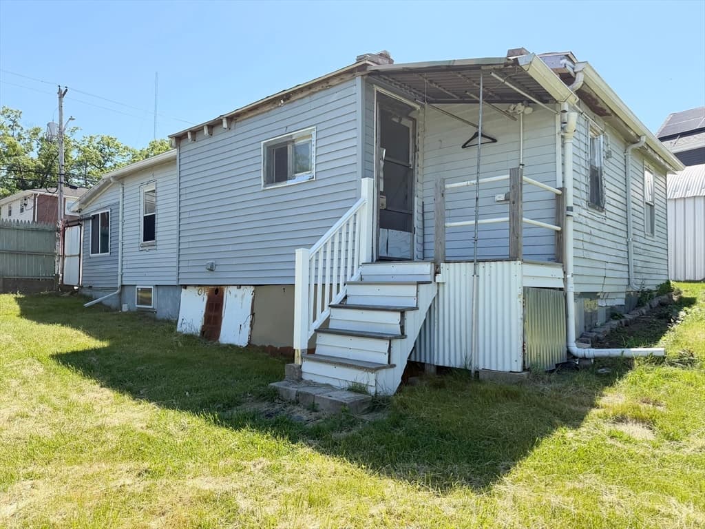 576 Sea St, Quincy MA 02169 photo 4