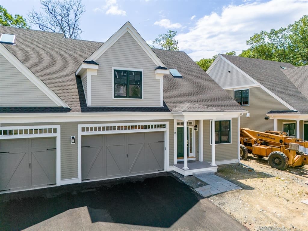 Condominium at 18 Talbot Lane # 18, Reading MA 01867, Reading, photo 2 of 33