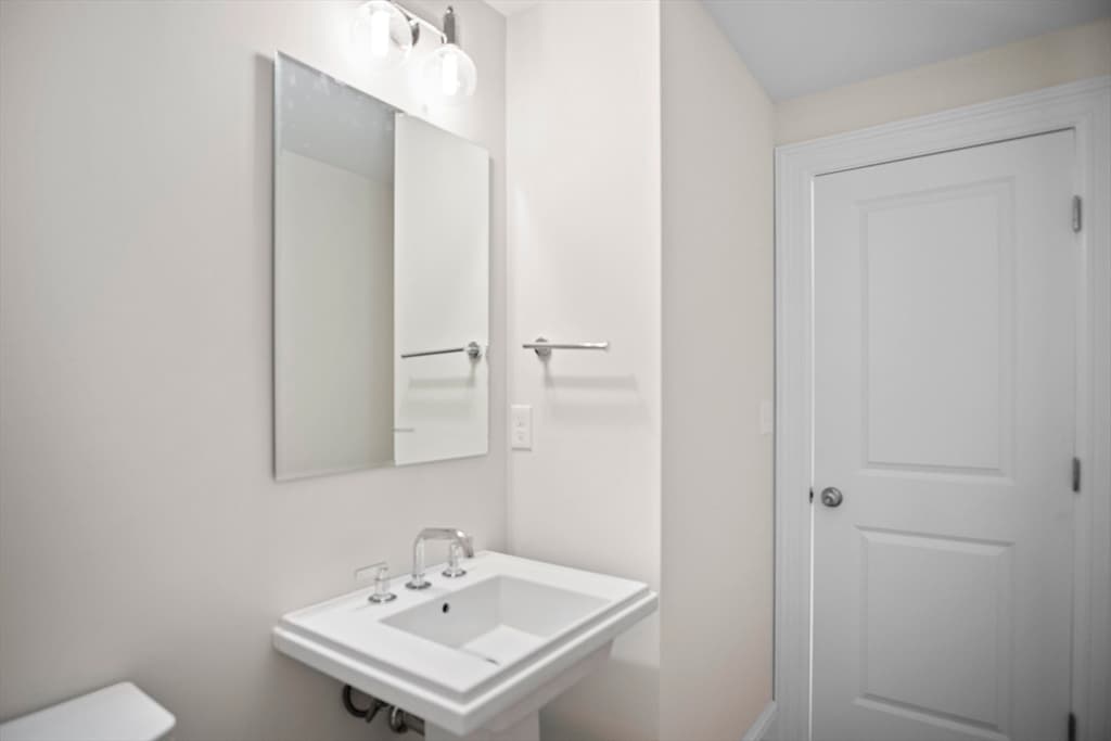 Condominium at 18 Talbot Lane # 18, Reading MA 01867, Reading, photo 12 of 33