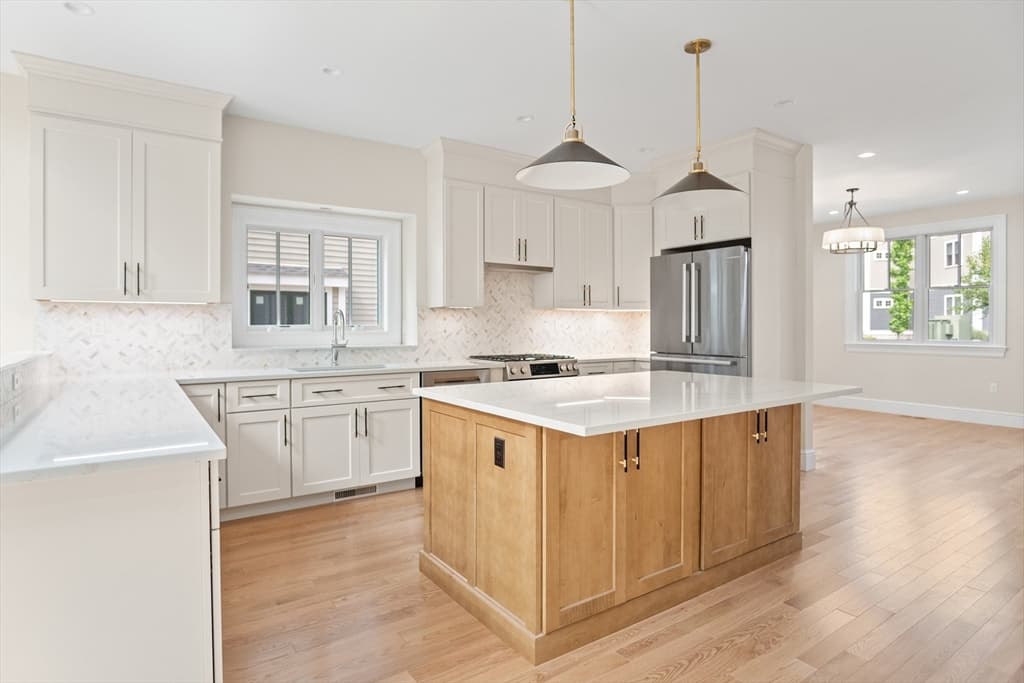 Condominium at 18 Talbot Lane # 18, Reading MA 01867, Reading, photo 7 of 33