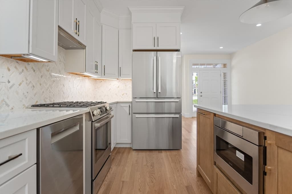 Condominium at 18 Talbot Lane # 18, Reading MA 01867, Reading, photo 10 of 33