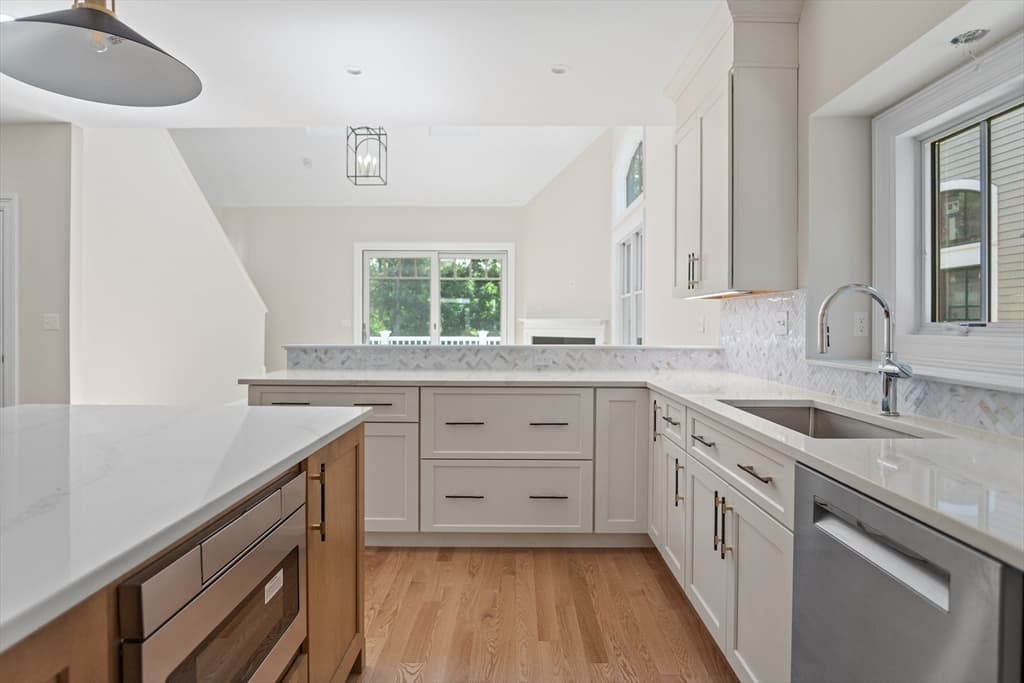 Condominium at 18 Talbot Lane # 18, Reading MA 01867, Reading, photo 11 of 33
