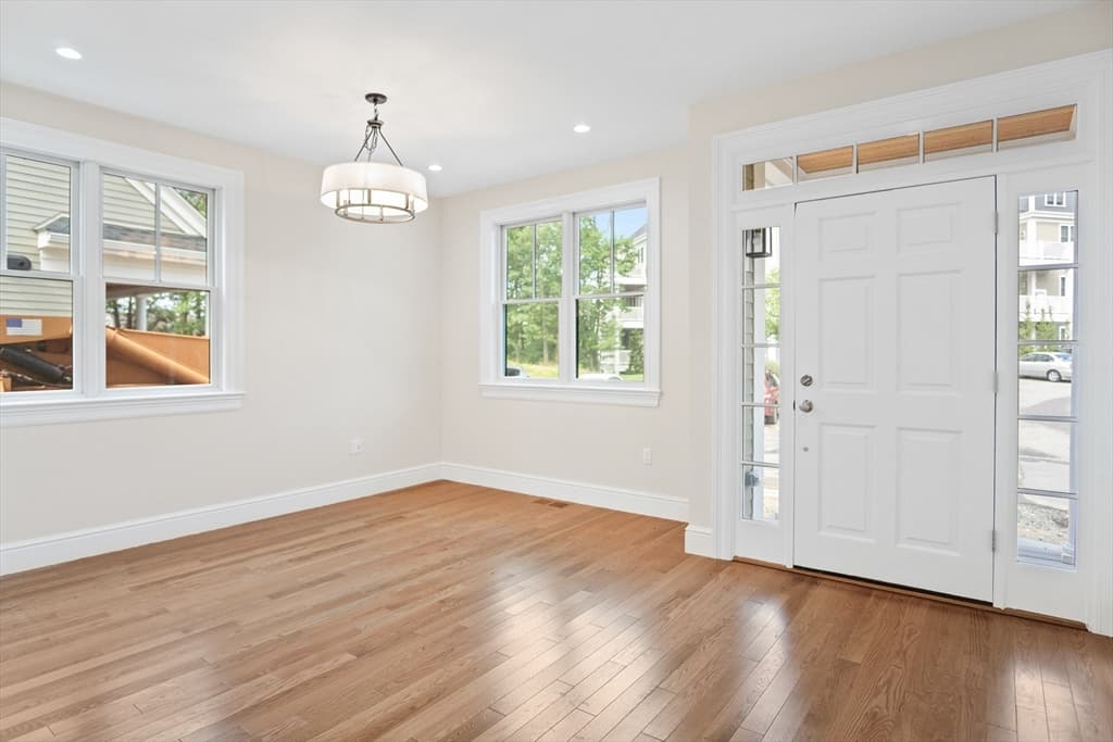 Condominium at 18 Talbot Lane # 18, Reading MA 01867, Reading, photo 4 of 33