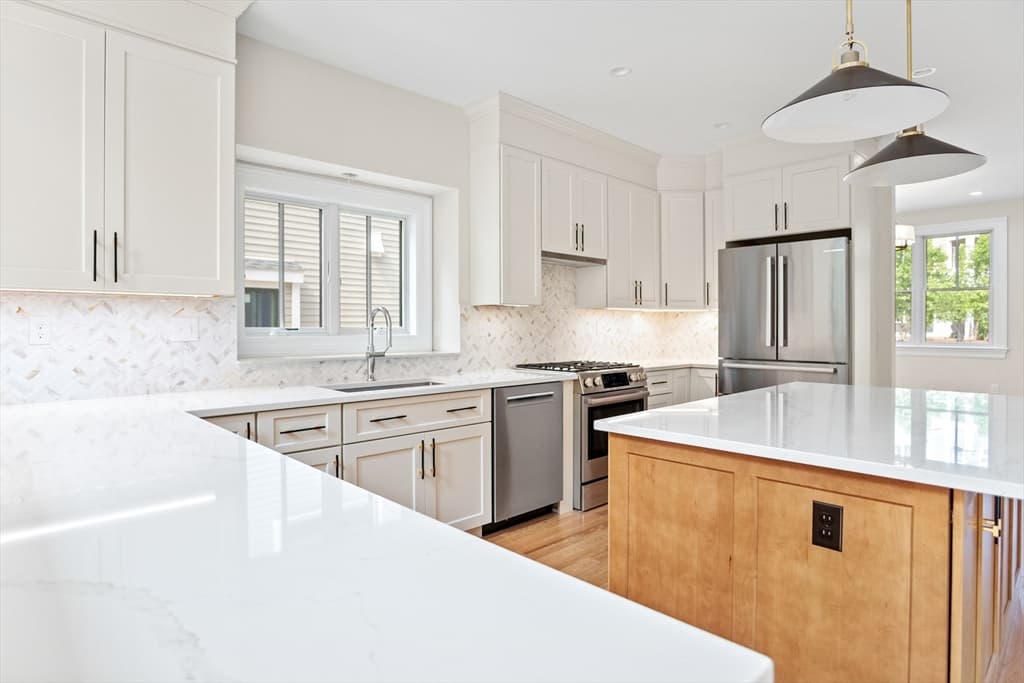 Condominium at 18 Talbot Lane # 18, Reading MA 01867, Reading, photo 8 of 33