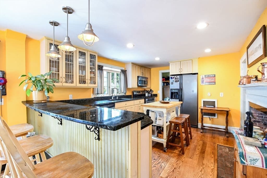 Single Family Residence at 16 Middle St, Fairhaven MA 02719, photo 6 of 34