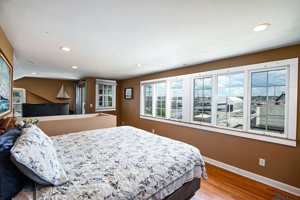 Single Family Residence at 16 Middle St, Fairhaven MA 02719, photo 17 of 34