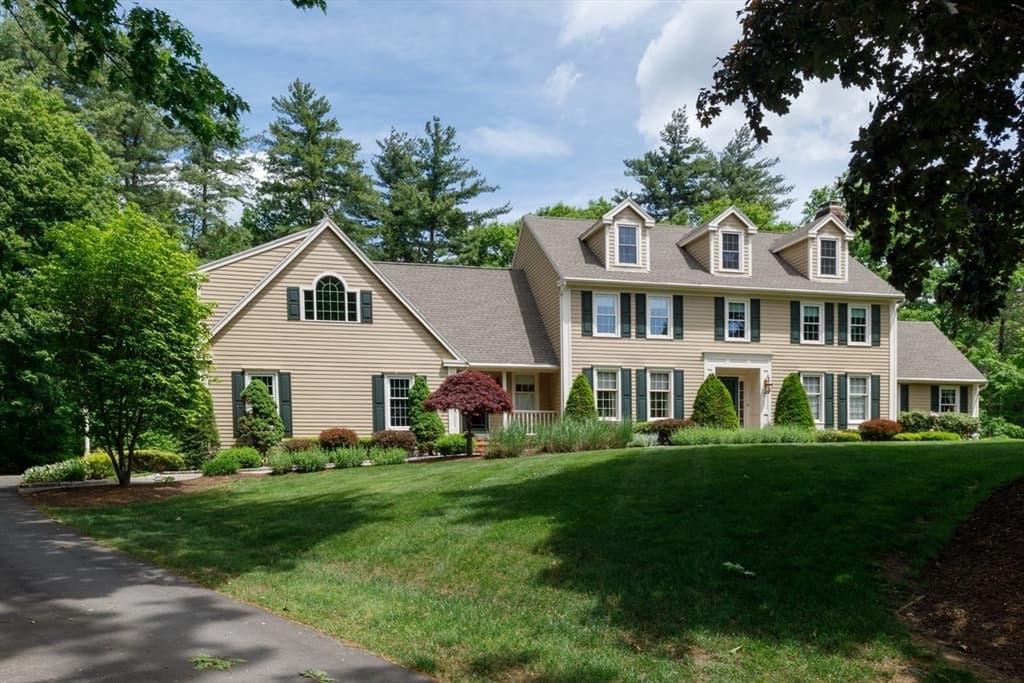 3 Aberdeen St, Windham NH 03087
