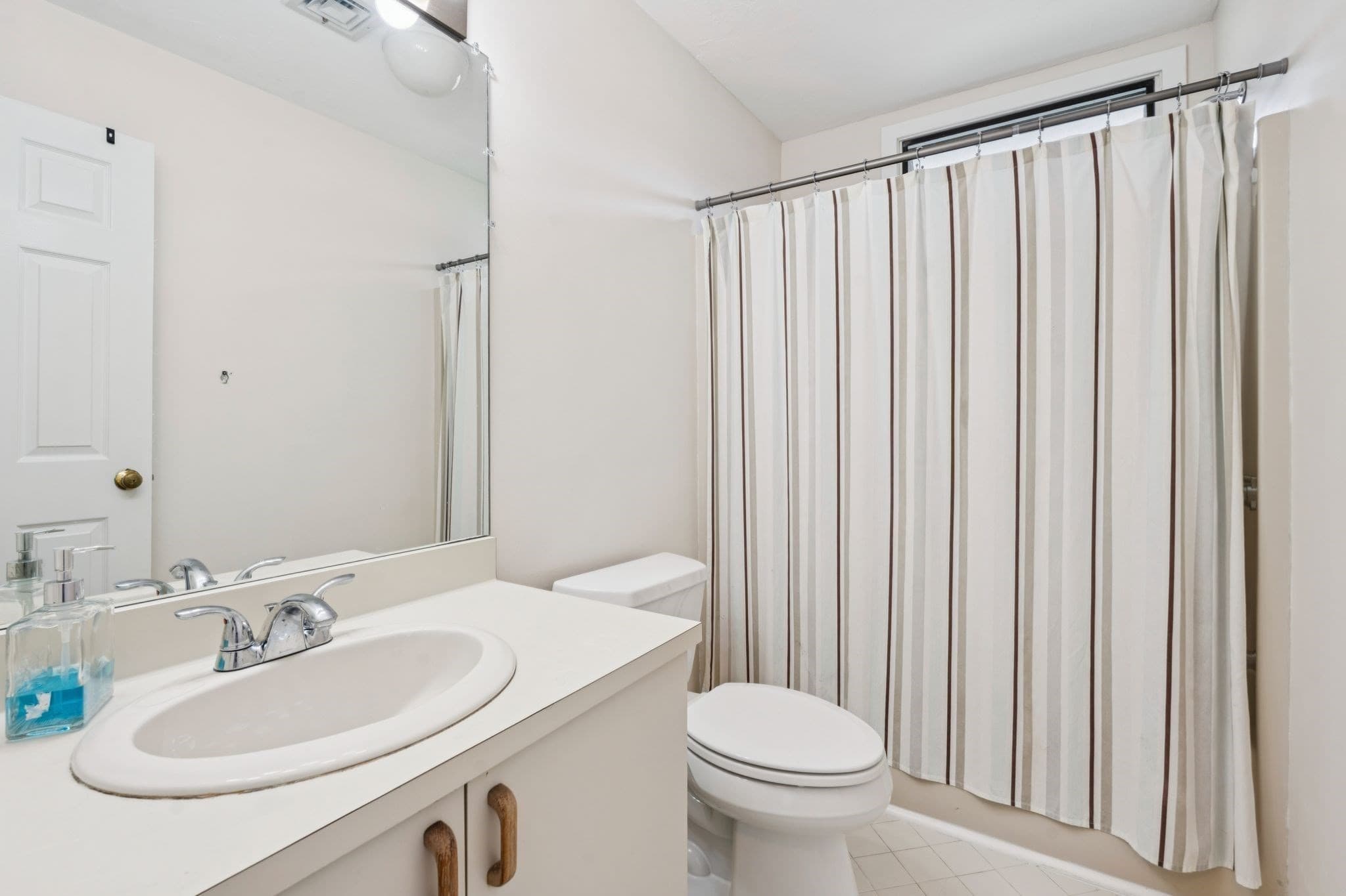 Condominium at 8 Oakmont Drive # 8, Wareham MA 02532, Wareham, photo 13 of 21