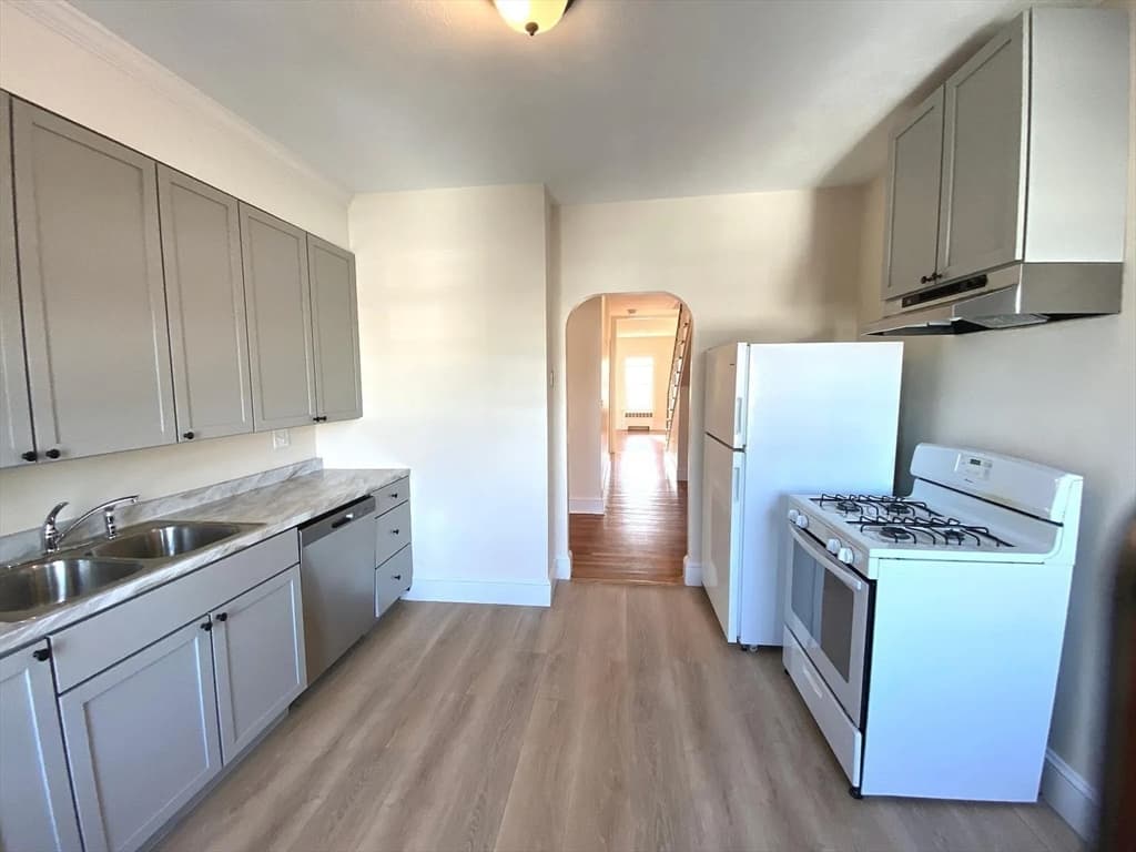 4 Family at 18-20 North High Street, Melrose MA 02176, Melrose, photo 2 of 37