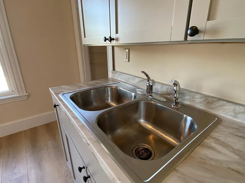 4 Family at 18-20 North High Street, Melrose MA 02176, Melrose, photo 6 of 37
