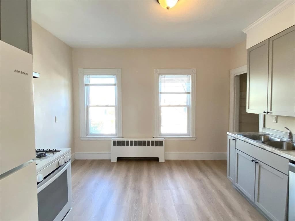 4 Family at 18-20 North High Street, Melrose MA 02176, Melrose, photo 5 of 37
