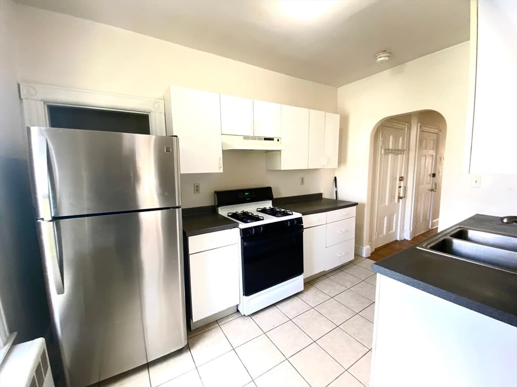 4 Family at 18-20 North High Street, Melrose MA 02176, Melrose, photo 18 of 37