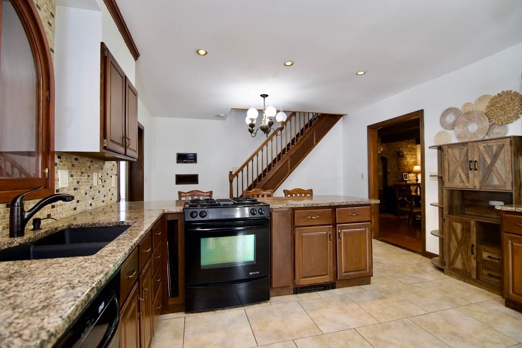 Single Family Residence at 597 Chapin St, Ludlow MA 01056, Ludlow, photo 9 of 42
