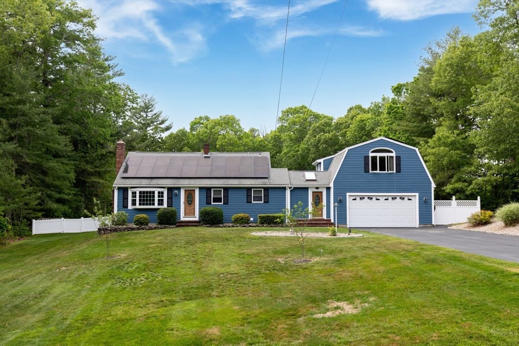 244-244A Holmes St, Halifax MA 02338