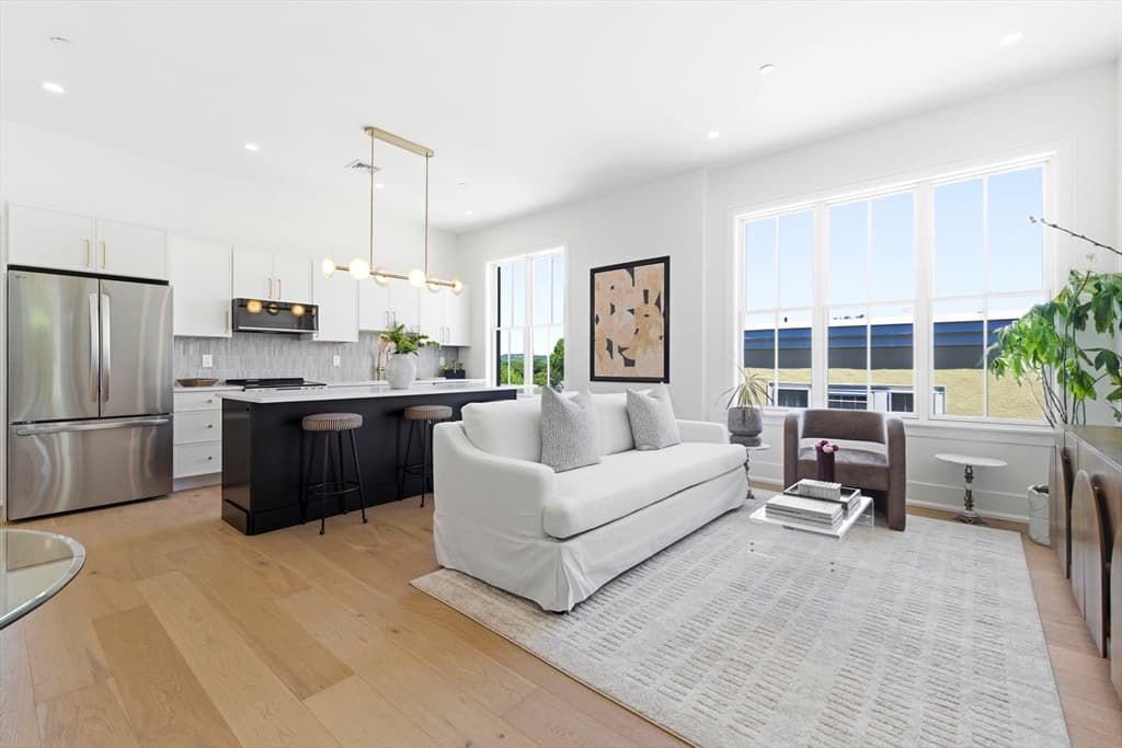 Condominium at 4471 Washington St # 8, Boston MA 02131, Boston, photo 2 of 30