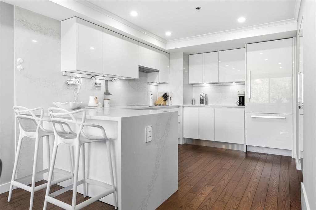 250 Hammond Pond Pkwy # 716S, Newton MA 02467 photo 3