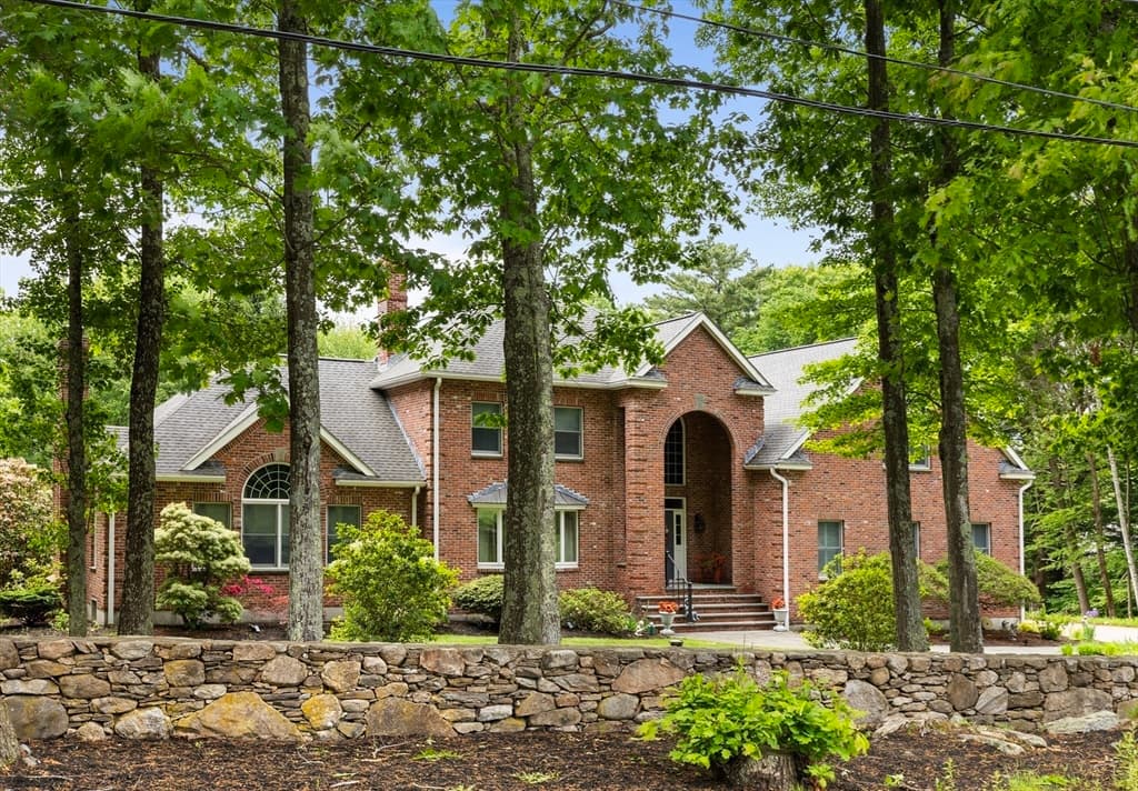 211 Saddle Hill Road, Hopkinton MA 01748