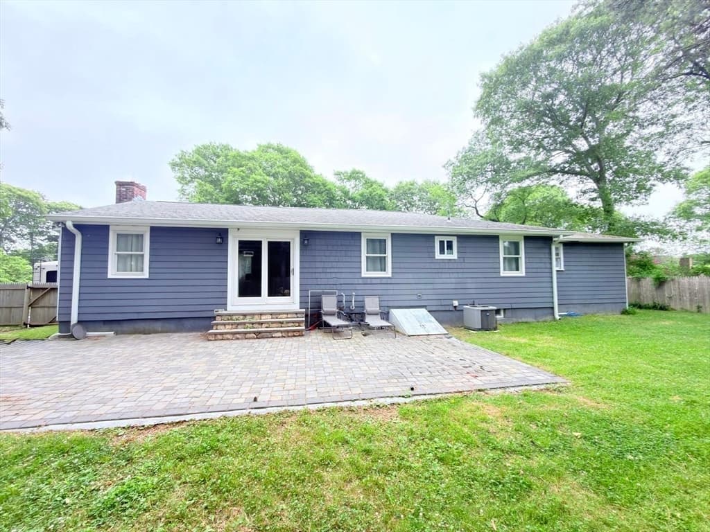 Single Family Residence at 109 Blueberry Ln, Barnstable MA 02648, photo 11 of 14