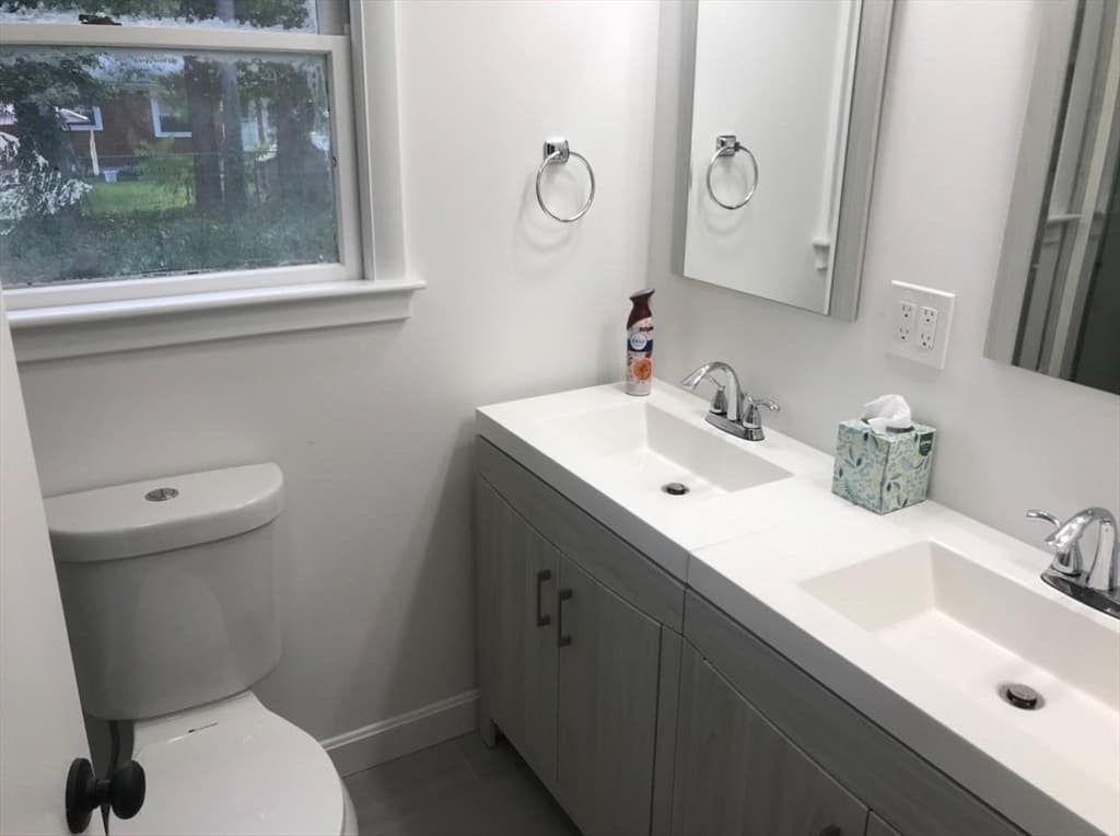 Single Family Residence at 109 Blueberry Ln, Barnstable MA 02648, photo 8 of 14