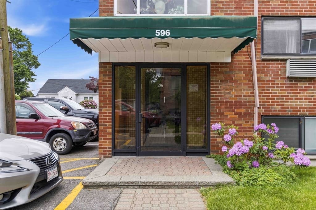 596 American Legion Hwy # 3, Boston MA 02131