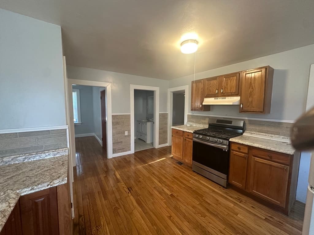 Single Family Residence at 1 Eames Ave, Worcester MA 01603, photo 5 of 24