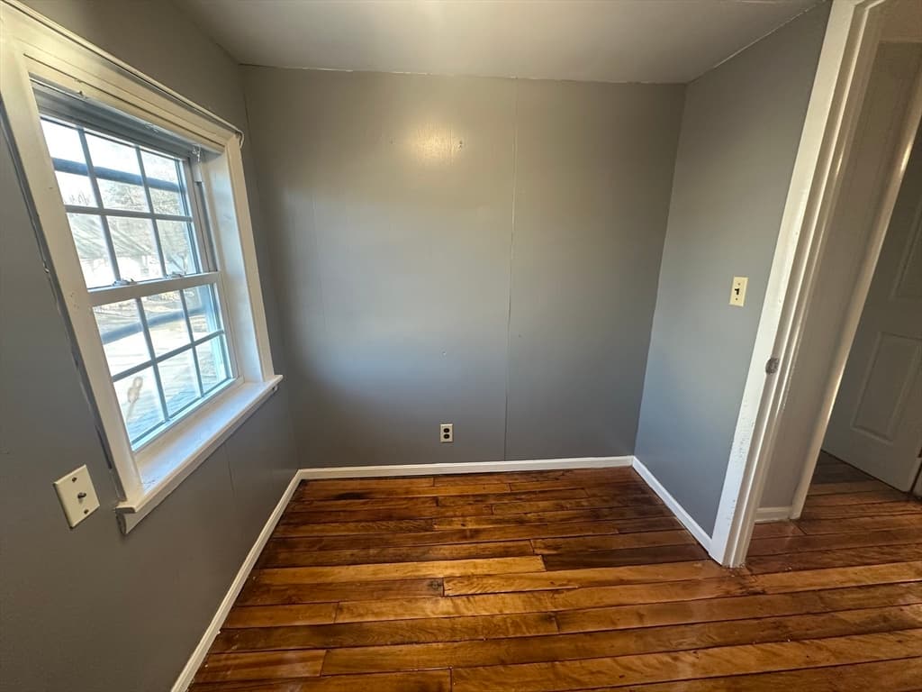 Single Family Residence at 1 Eames Ave, Worcester MA 01603, photo 11 of 24