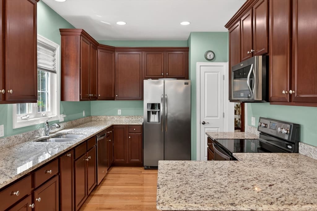 Single Family Residence at 17 Valley Front, Plymouth MA 02360, photo 14 of 42