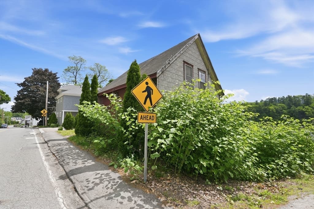 52 Merrimac St, Amesbury MA 01913 photo 17