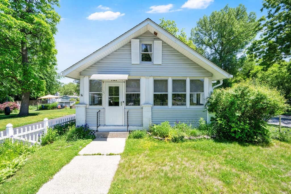 121 Merrill Rd, Springfield MA 01119