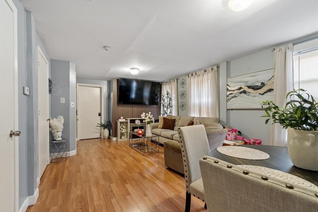 10 Kempton Ct, Lawrence MA 01841 photo 3