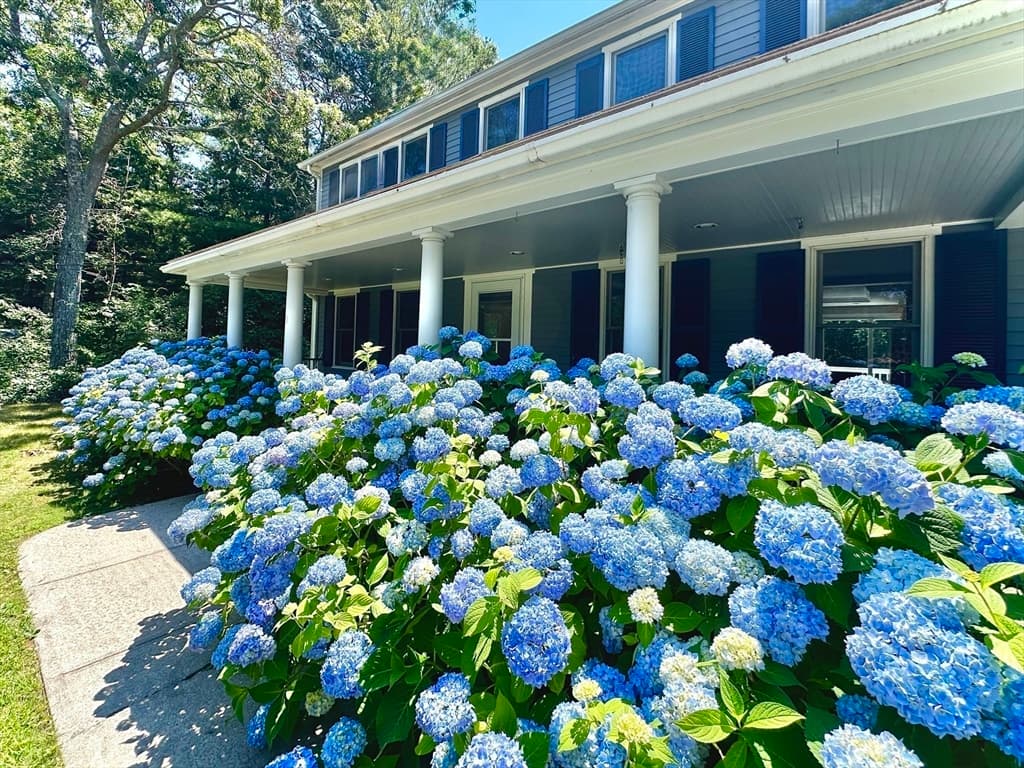 744 Old Barnstable Rd, Mashpee MA 02649
