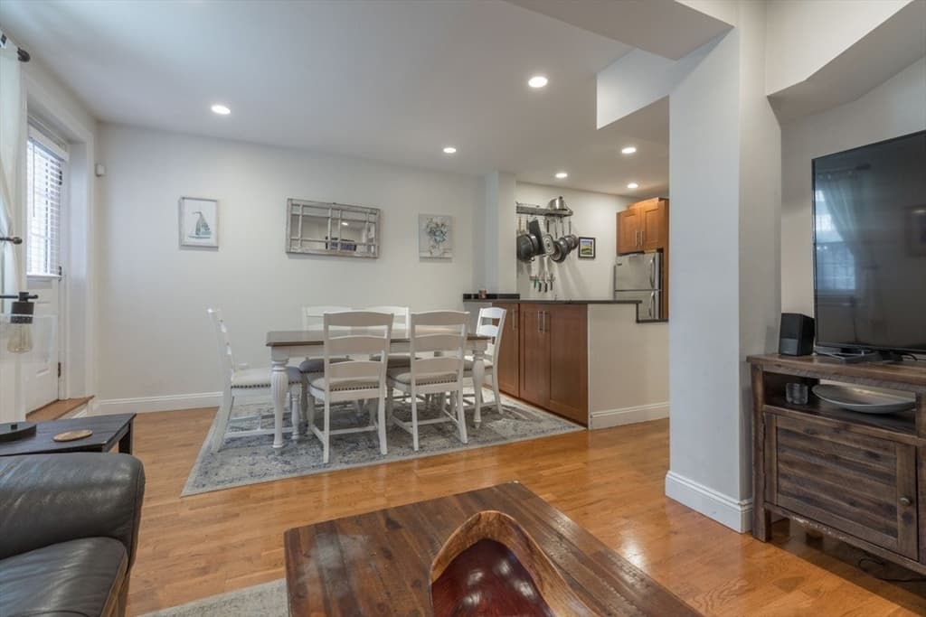 Condominium at 15 Garrison St # 1, Boston MA 02116, photo 4 of 18