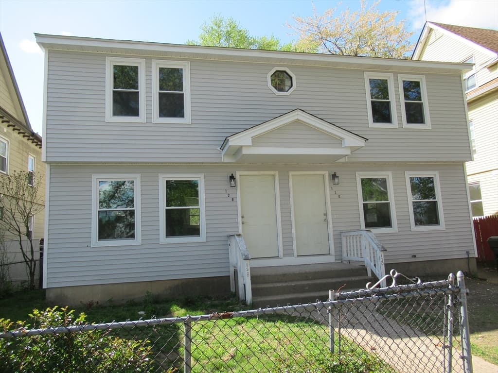 128-130 Woodmont St, Springfield MA 01104