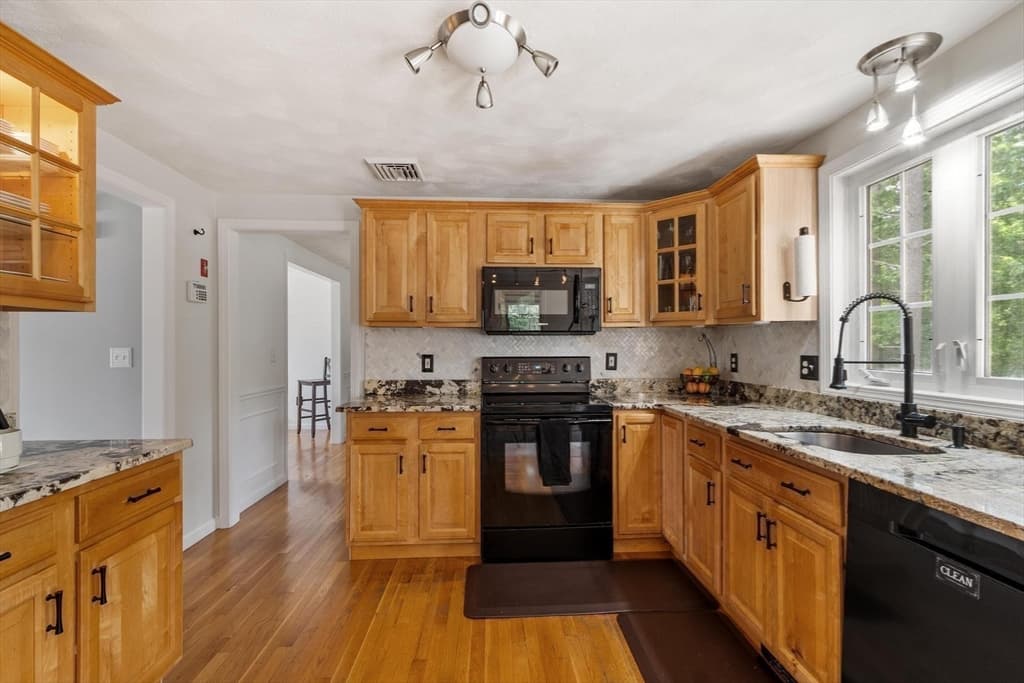 135 Jennies Way, Tewksbury MA 01876 photo 4