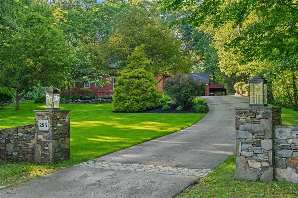 Single Family Residence at 225 E Temple St, Boylston MA 01505, Boylston, photo 2 of 42