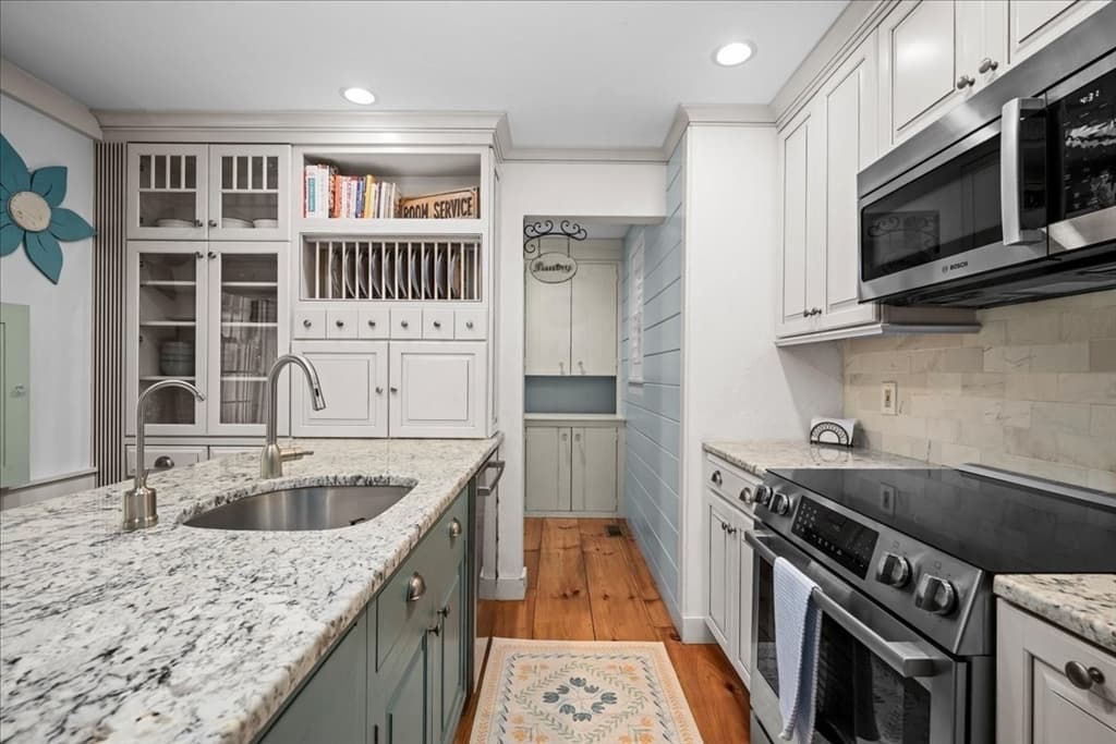 Single Family Residence at 225 E Temple St, Boylston MA 01505, Boylston, photo 3 of 42
